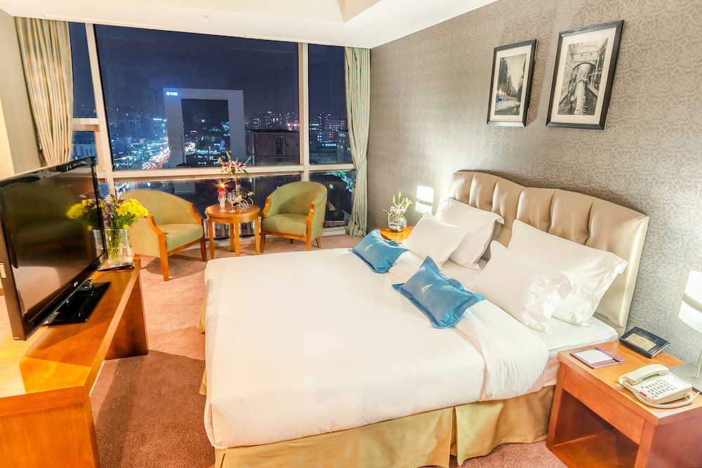 Blue Sky Hotel Tower 30/80