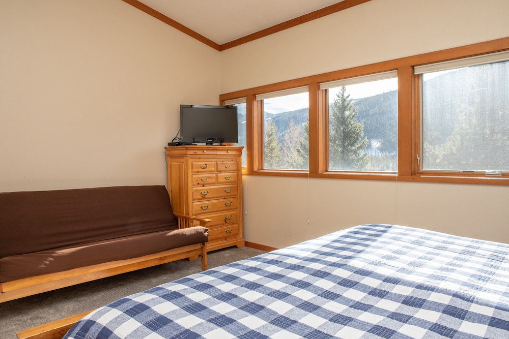 Tennis Townhome 2 Bed 2 5 Bath 28/50