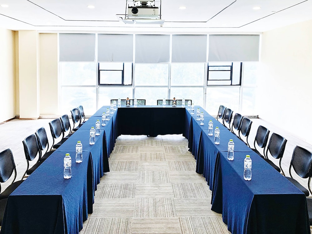 HOLIDAY INN EXPRESS JINAN EXHIBITION CENTER 43/47