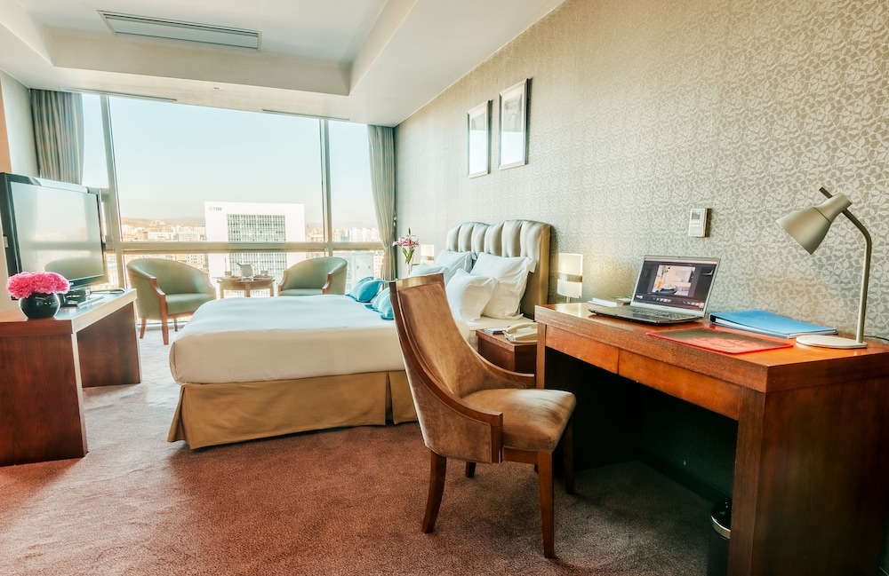 Blue Sky Hotel Tower 24/80