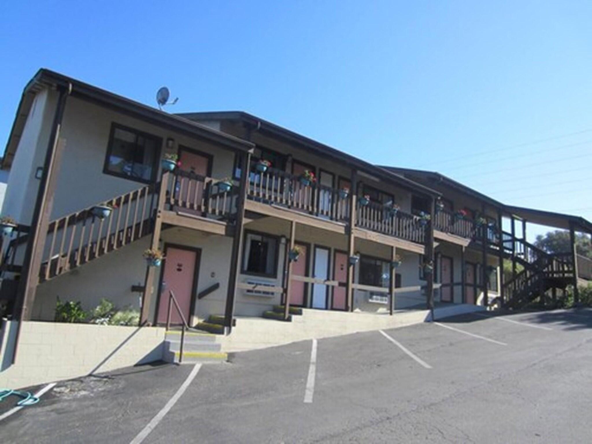 Econo Lodge Monterey Fairgrounds 6/21