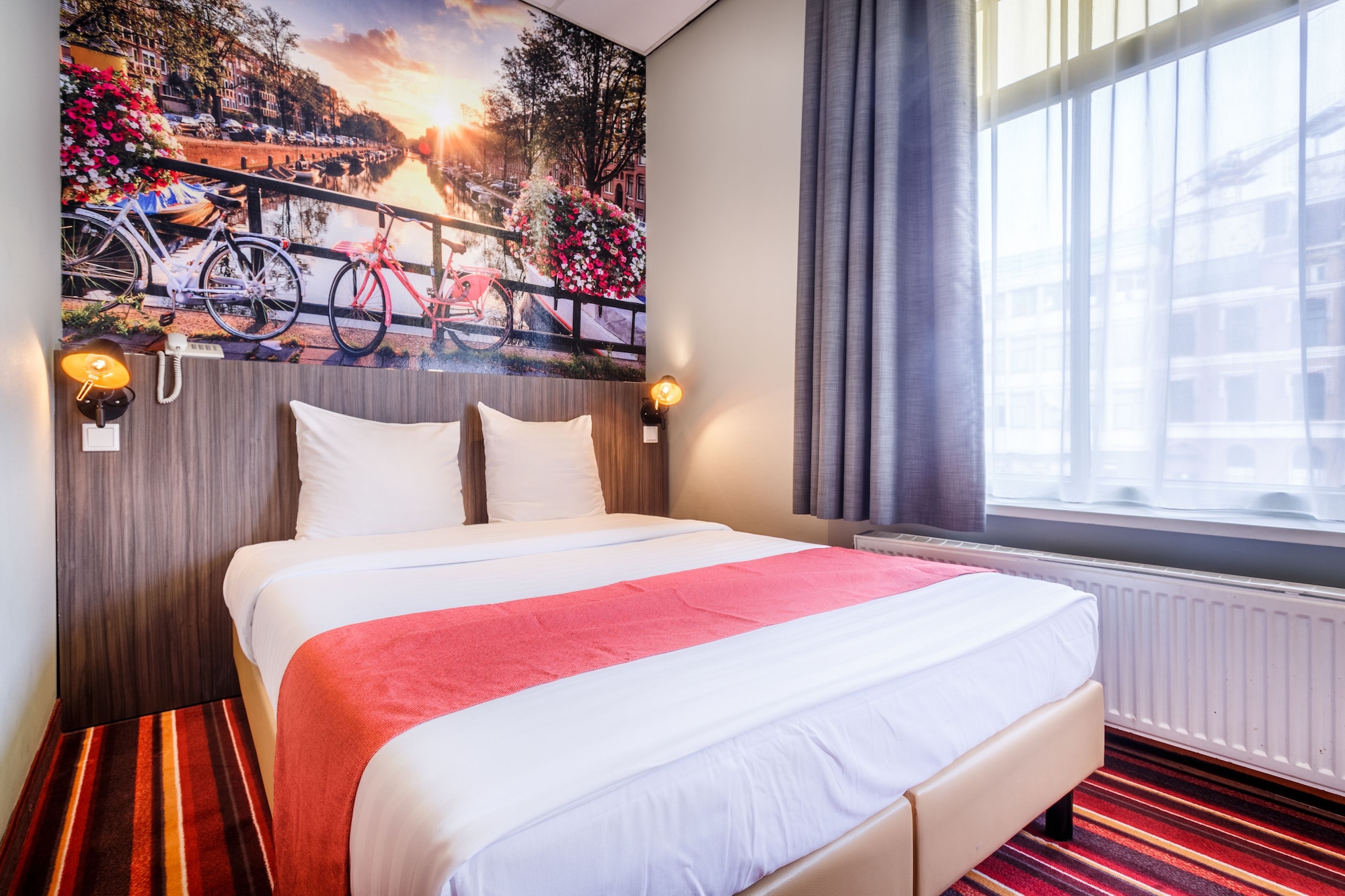 STANDARD, DOUBLE BED, CANAL VIEW