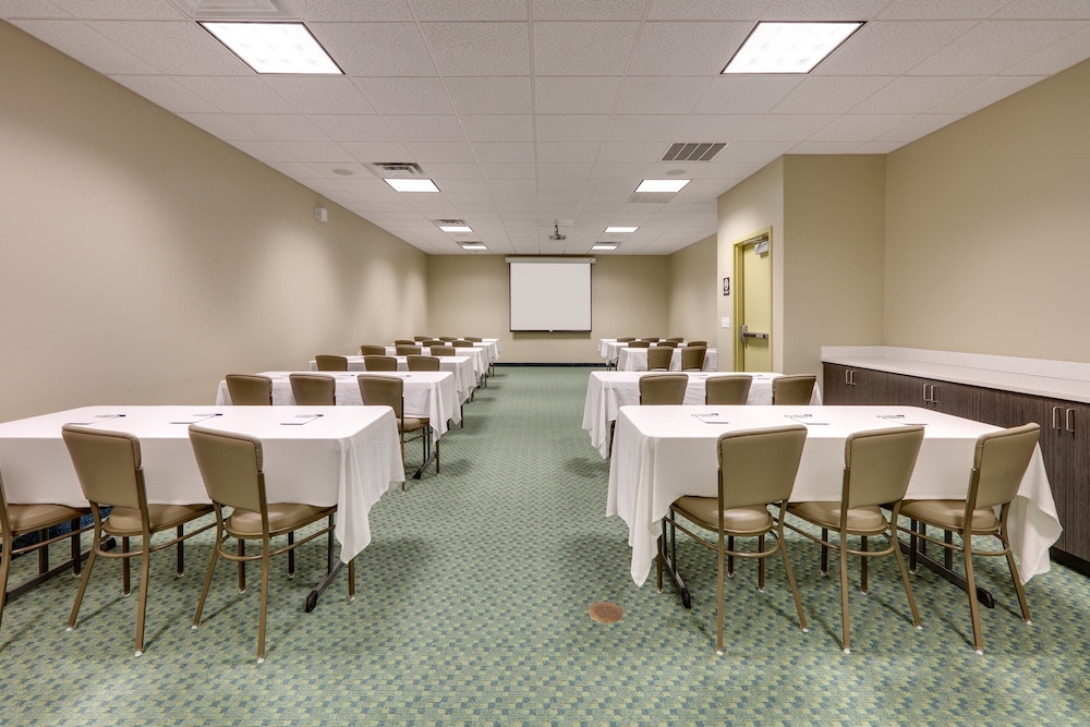 Candlewood Suites Salina 38/49