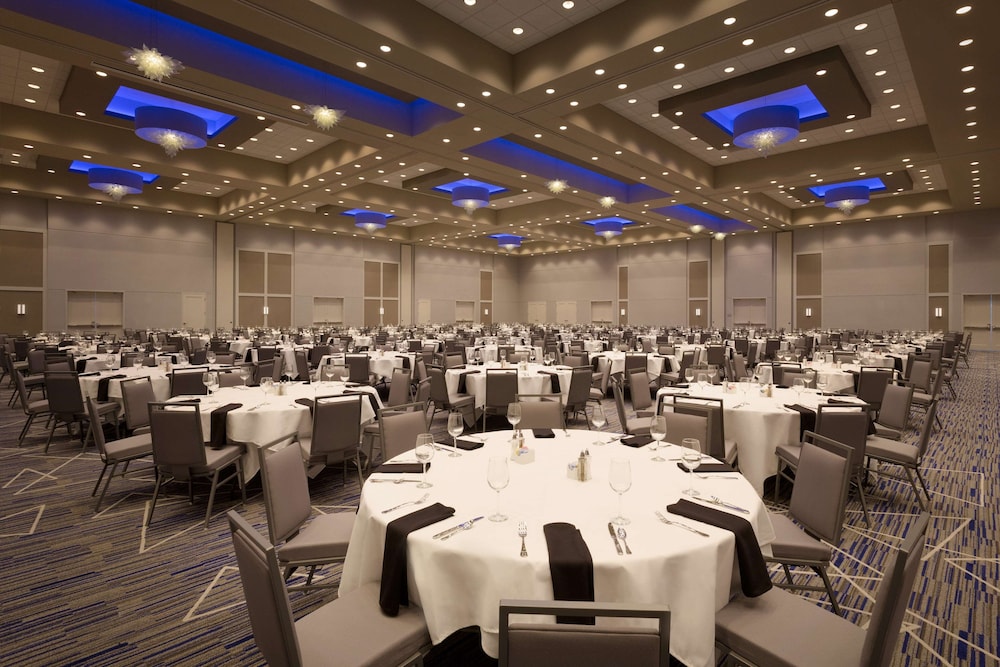 Embassy Suites by Hilton Kansas City Olathe 38/54
