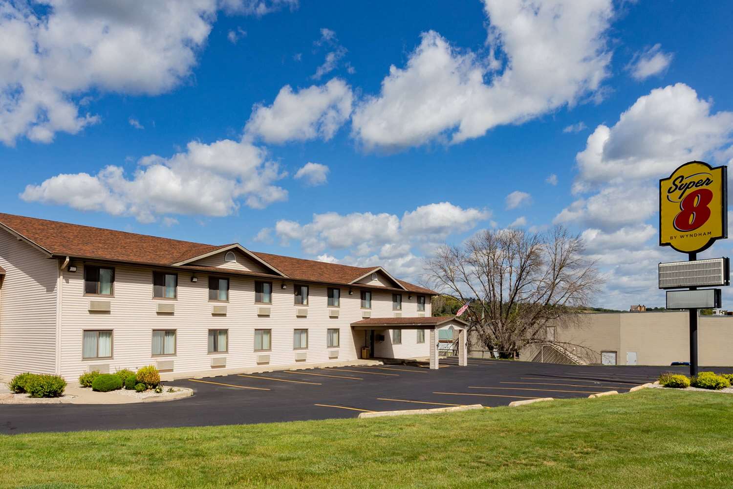 Super 8 by Wyndham Decorah 25/28