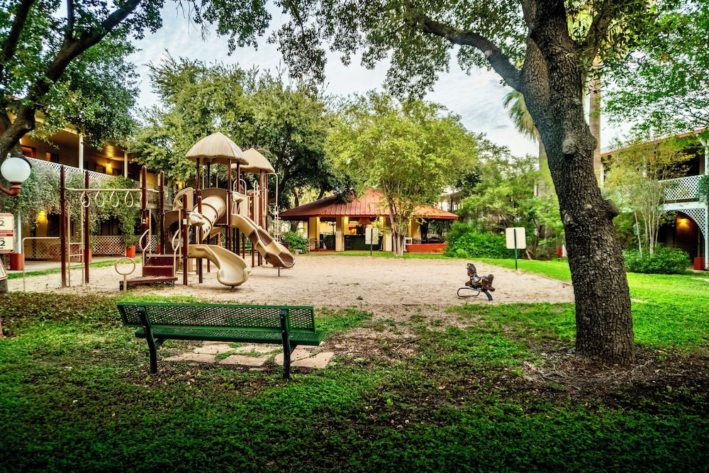 Family Garden Inn Suites 36/50