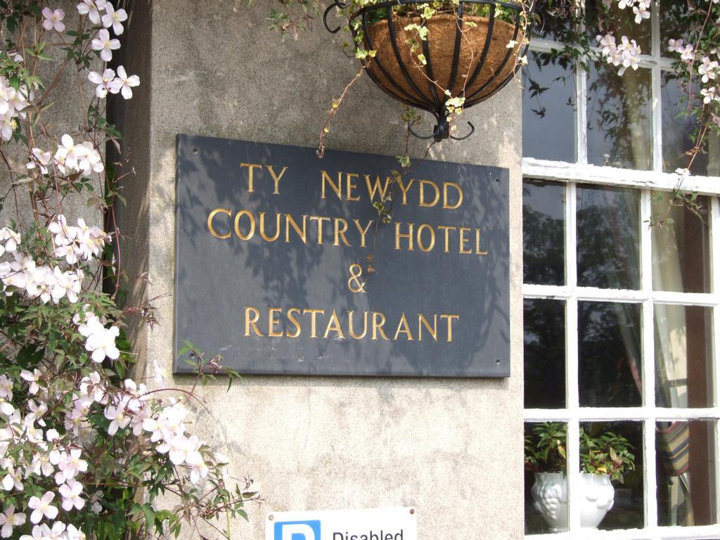 Ty Newydd Country Hotel 2/29
