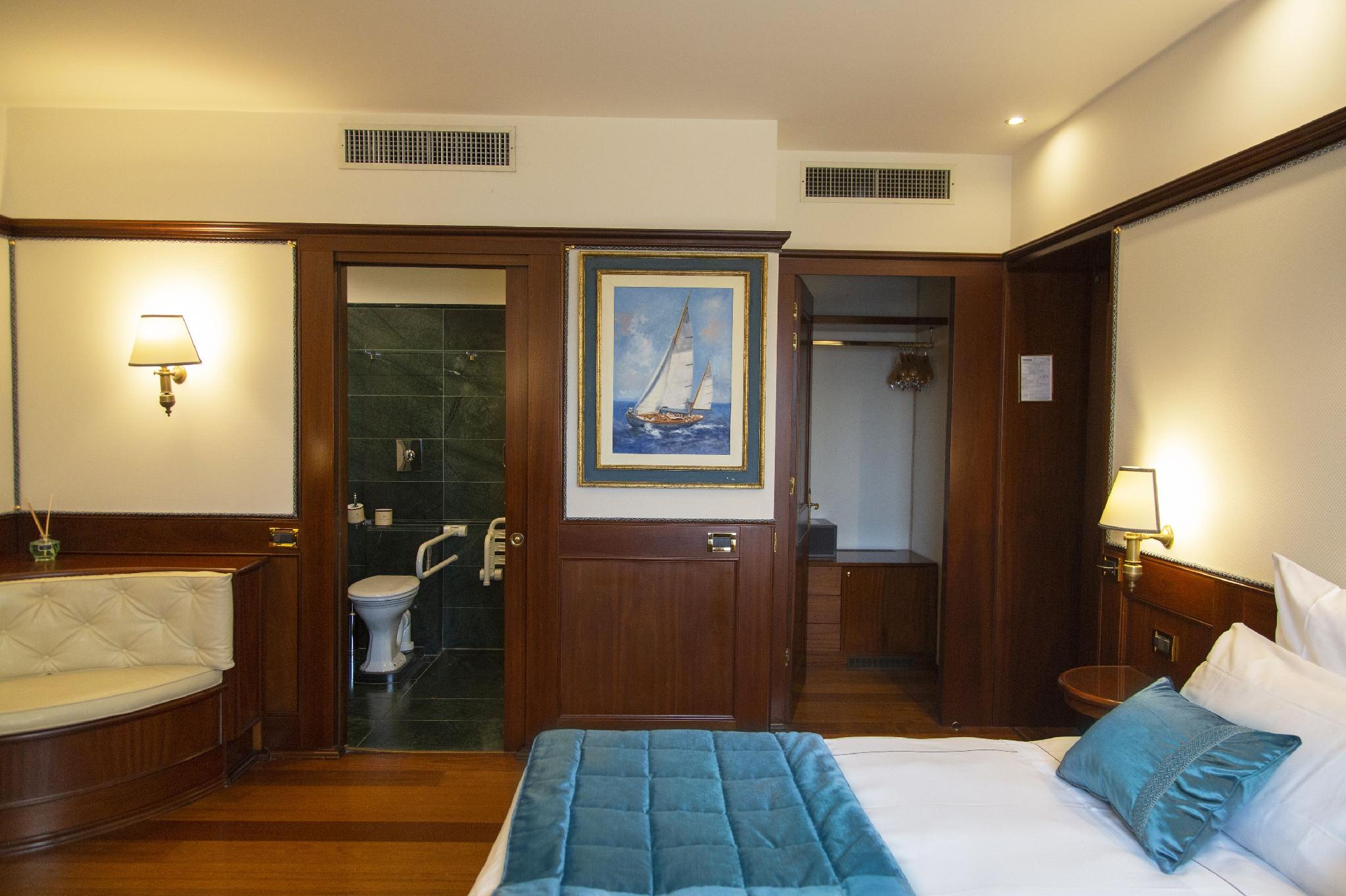 Deluxe, Lagoon View