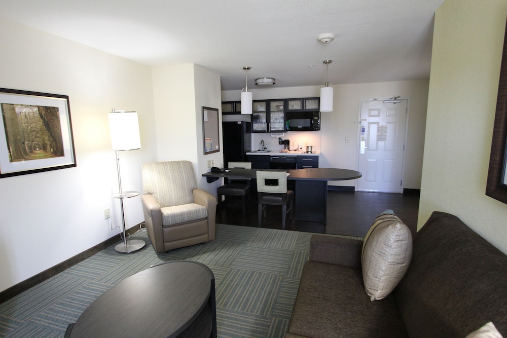 Candlewood Suites Greenville 18/28