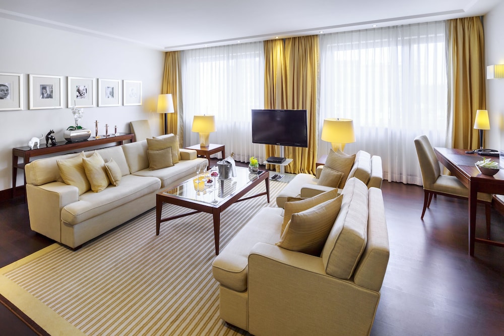 Hotel Bristol Berlin 47/84