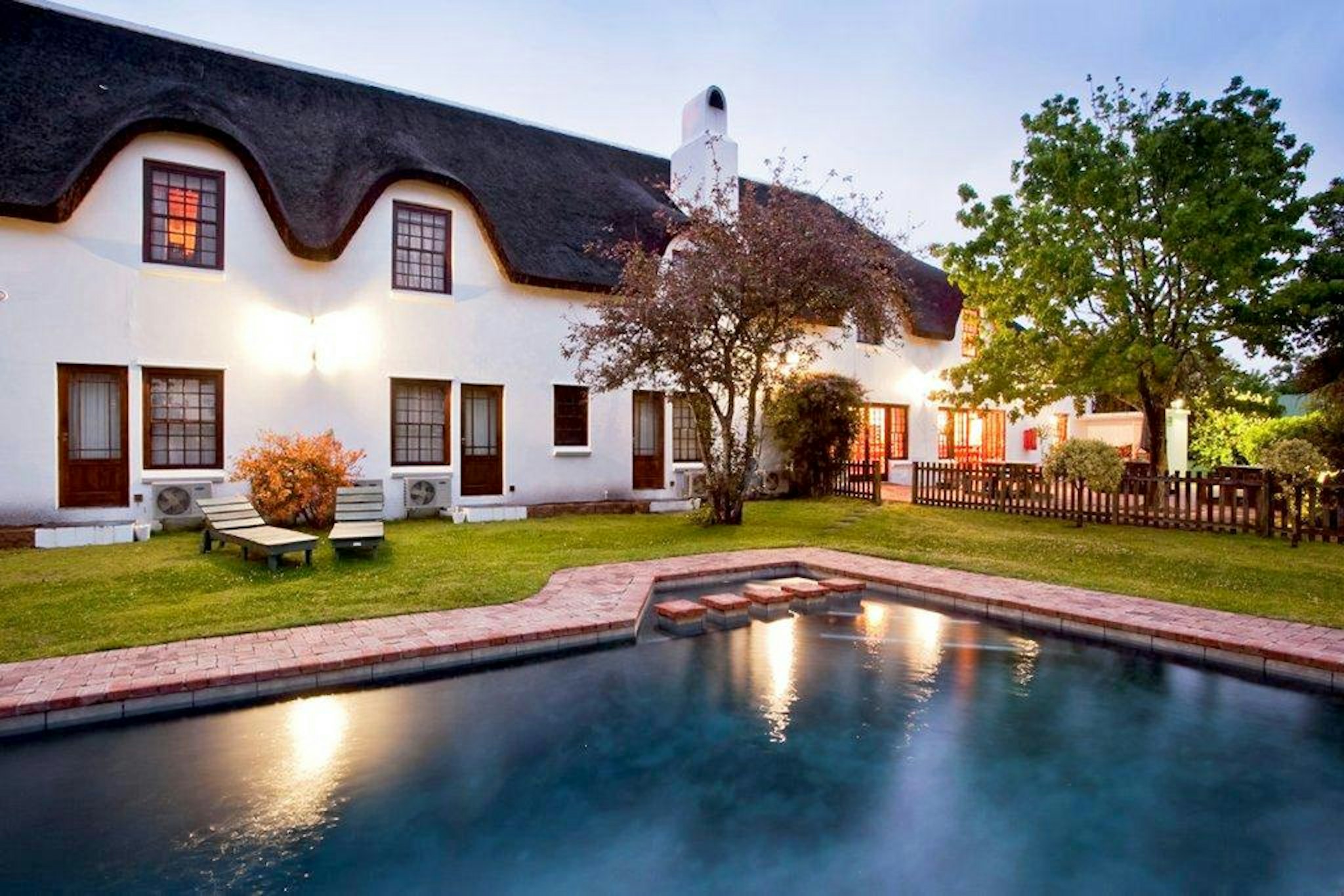 Oakhurst Hotel 10/12
