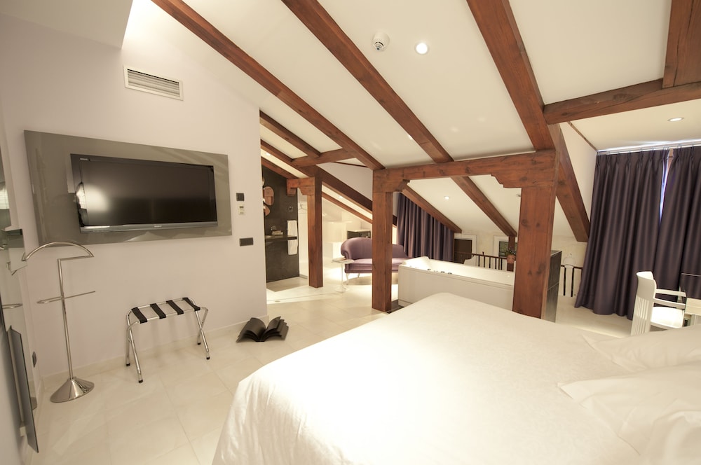 ROOM, ATTIC