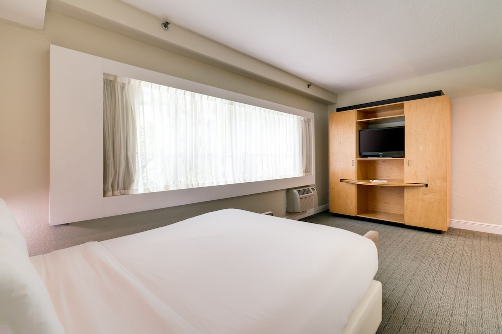 CREST Hotel & Suites 15/66