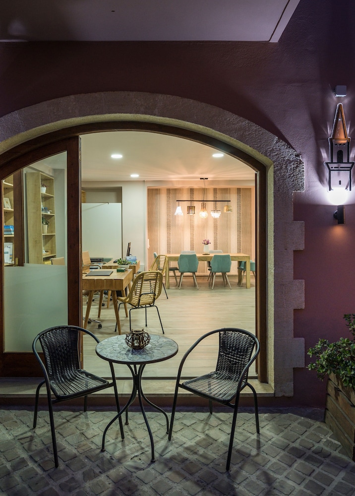 Minaret Suites and Apartments 10/50