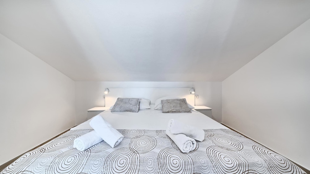 Stipe Aparthotel 17/81