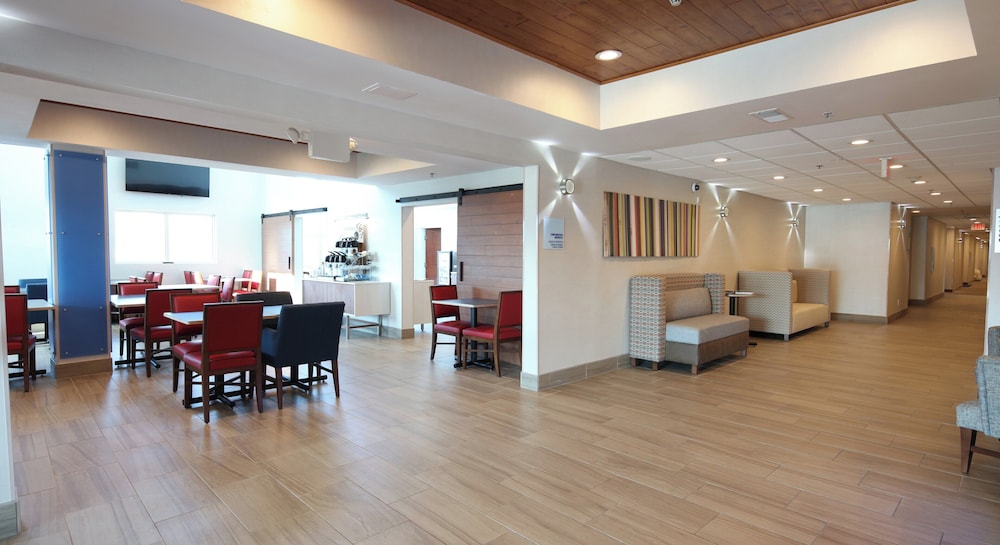Holiday Inn Express Hotel Suites Cincinnati Se Newport 43/70