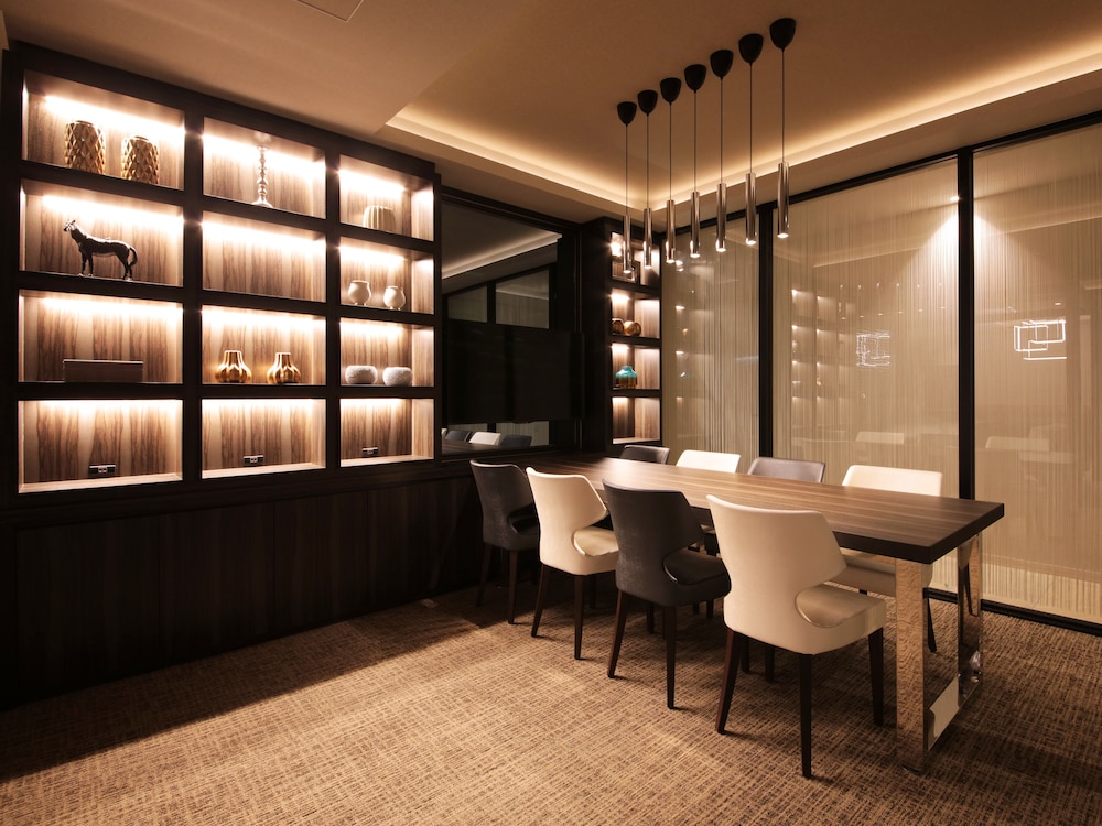 N Hotel 50/58