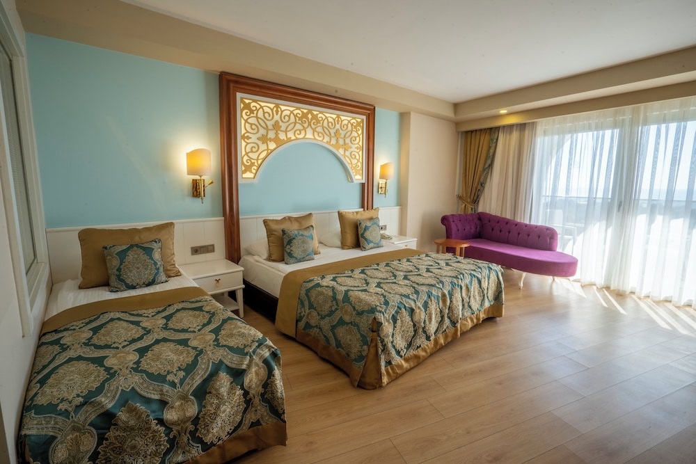 J Adore Deluxe Hotel Spa 22/50