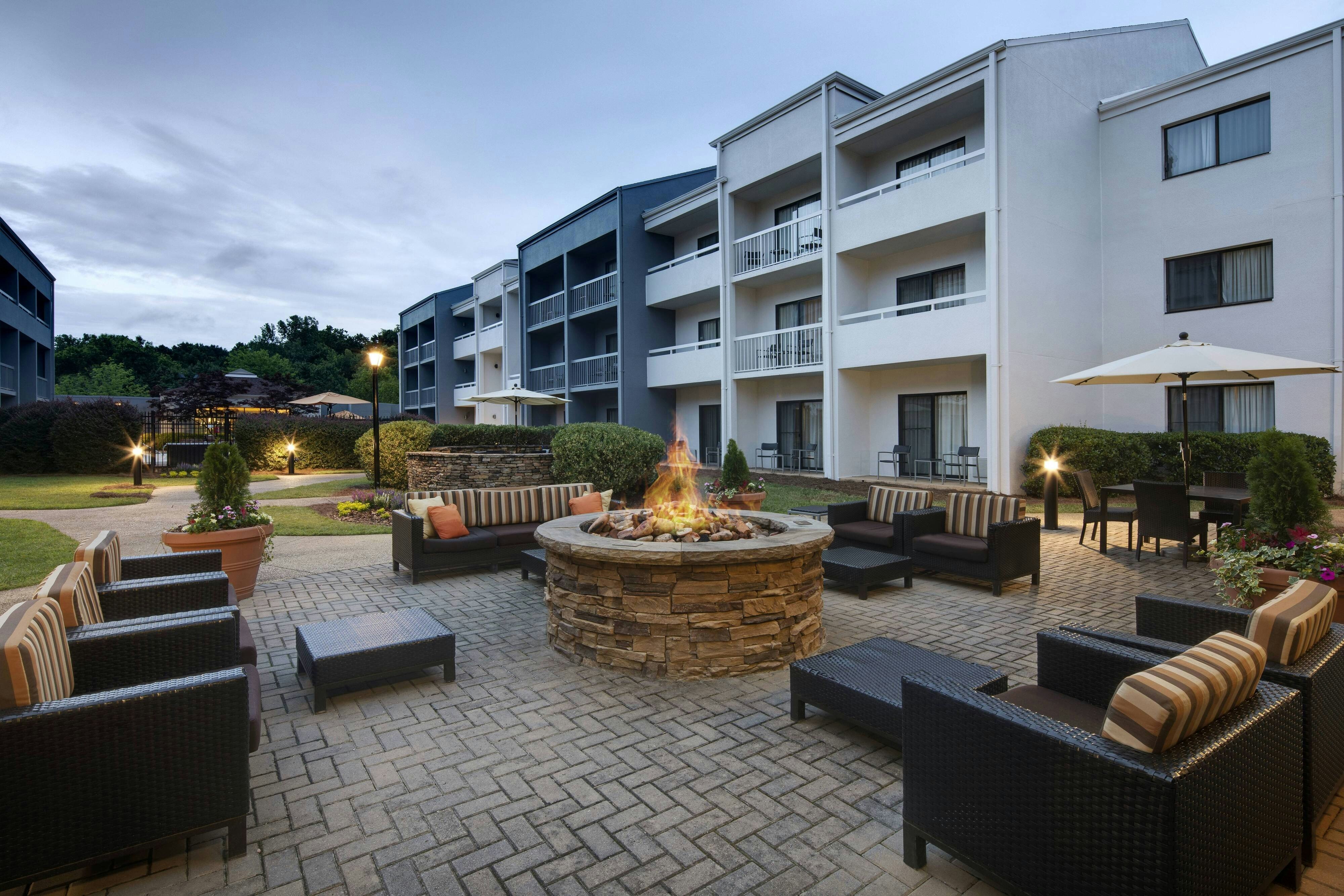 Courtyard By Marriott Atlanta Marietta I 75 North 4/17