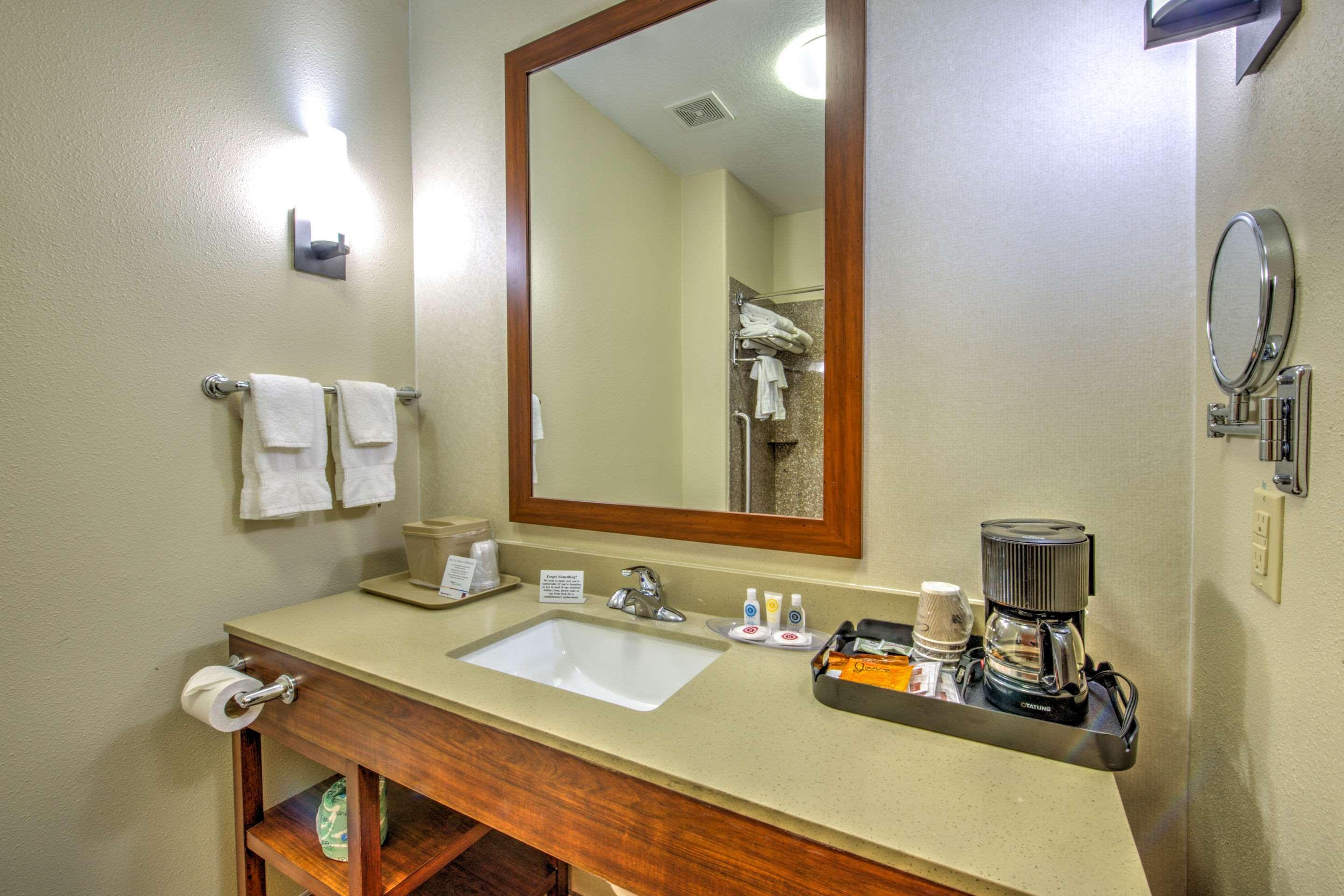 جناح بسرير كينج لذوي الإعاقة، Comfort Suites Tomball Medical Center, TX 4/5