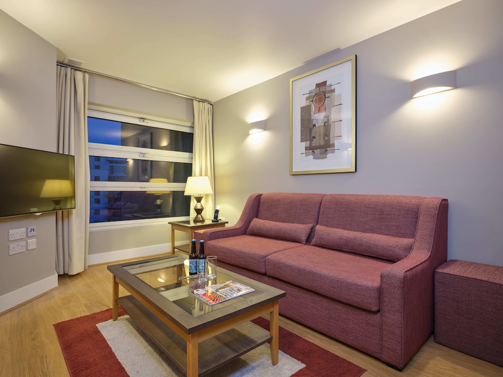 Marlin Apartments Empire Square 12/26