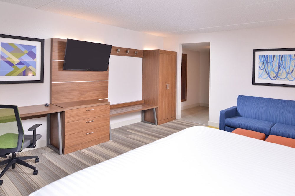 Holiday Inn Express Hotel and Suites Indianapolis Downtown Convention Center Area 25/48