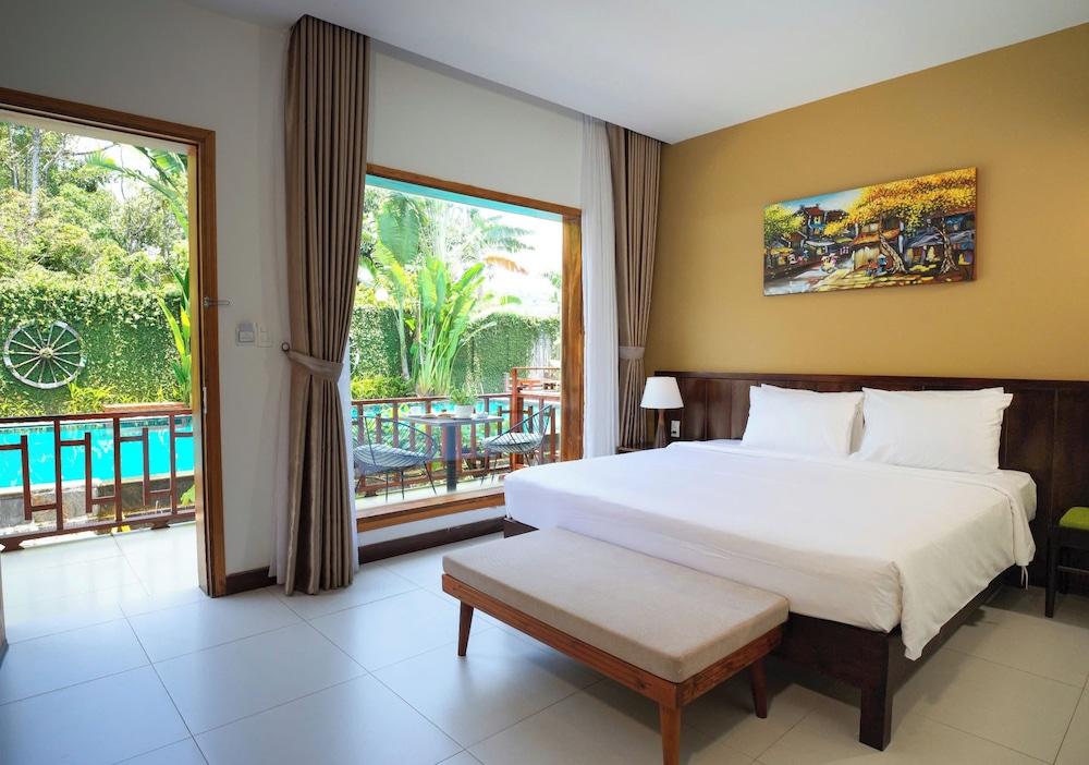 2 BEDROOMS, FAMILY SUITE, POOL VIEW, POOL SIDE