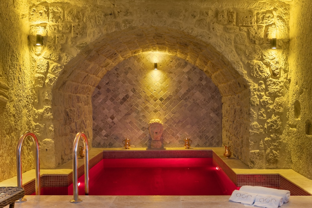 Acer Cave Hotel 43/67