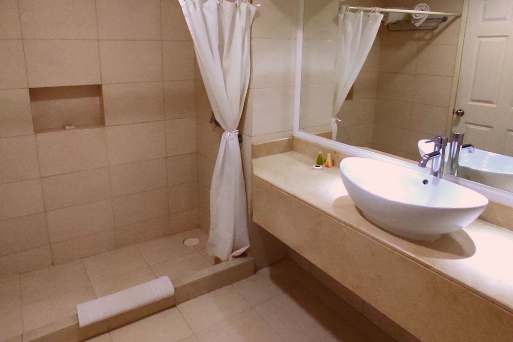Hotel Real del Bosque 6/36