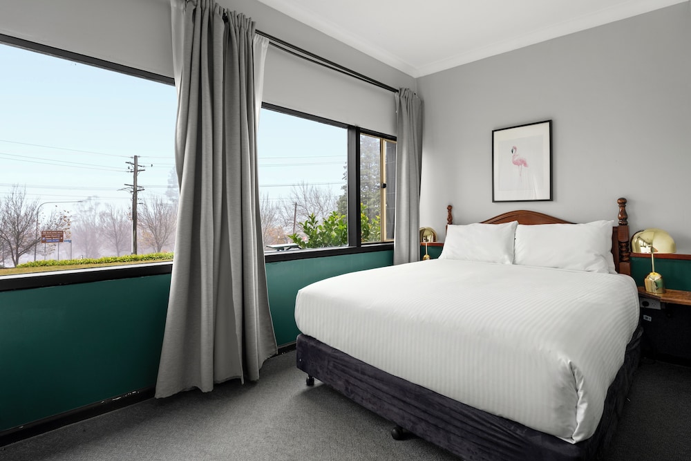 Room, Queen Bed, Scenic View