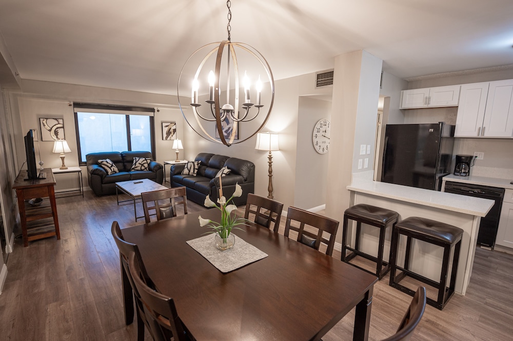 2BD2B Apartment Stay Together Suites 976 48/64