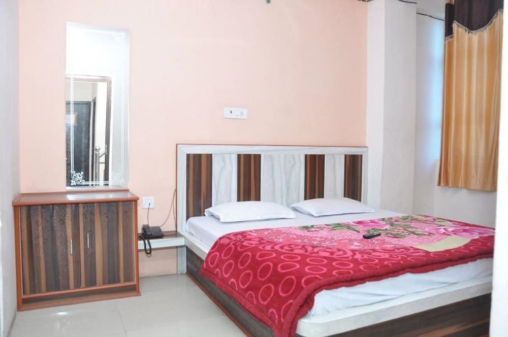 ROOM, DOUBLE BED
