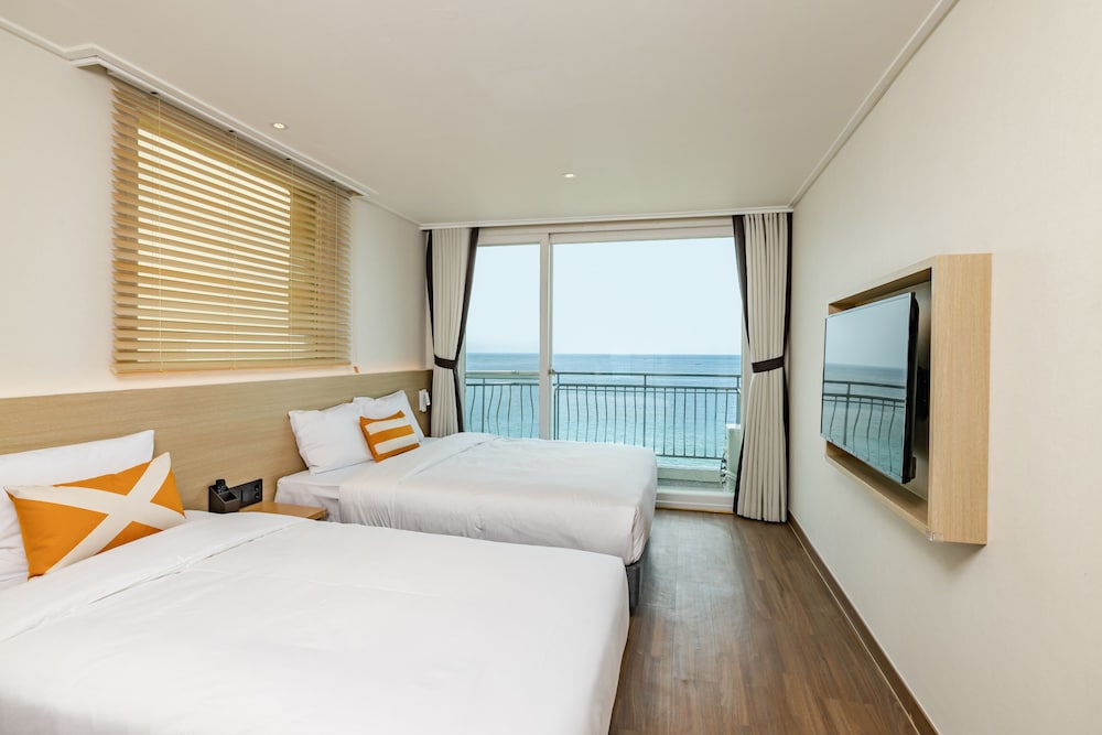 K Royal, Suite, Twin Beds, 2 Double Beds, 2 Futon Beds, Ocean View