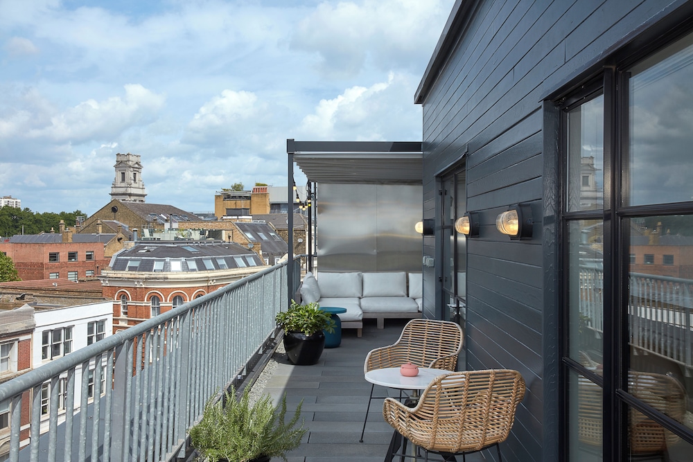 One Hundred Shoreditch 6/72