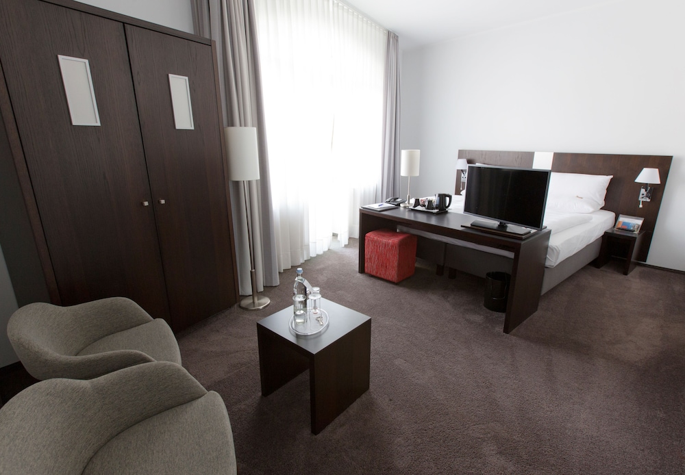 Astor And Aparthotel 32/65