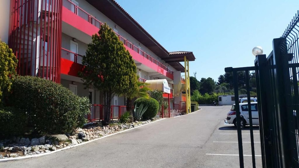 Brit Hotel Essentiel Sete Balaruc 46/50