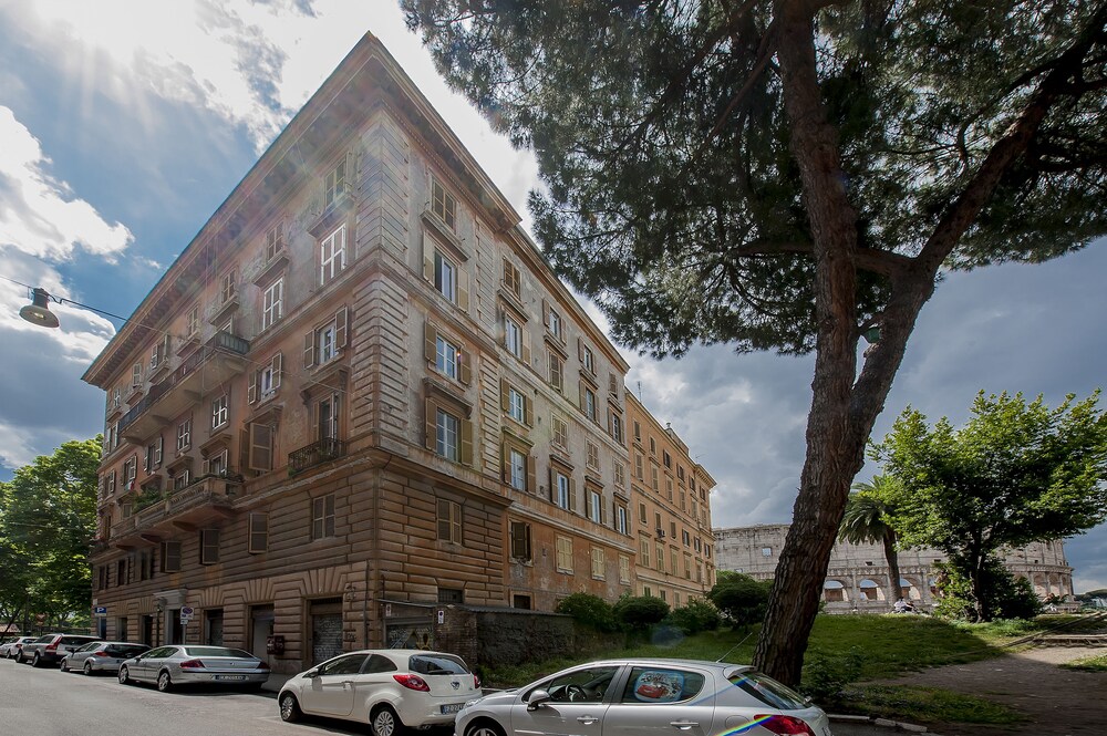 Colosseum Corner 50/61