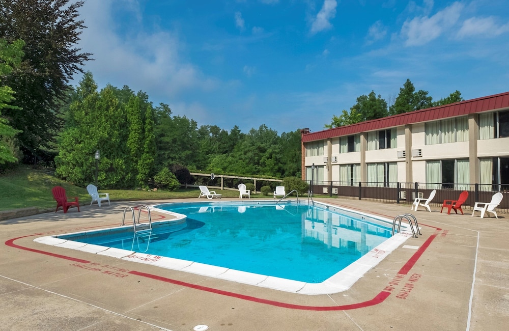 Days Inn by Wyndham Williamsport 2/35
