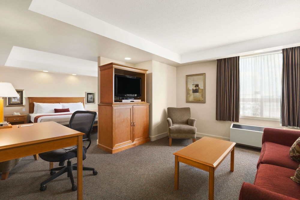 Travelodge By Wyndham Spruce Grove 38/50