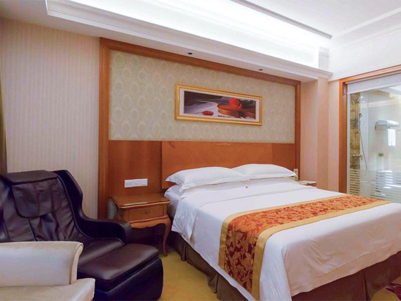Vienna Hotel (Shantou Chaoyang High-Speed Railway Station) 19/51