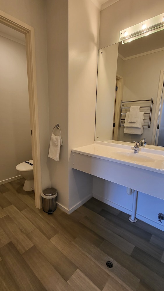 Manukau Motor Lodge 55/58