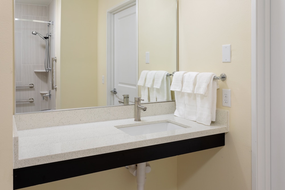 Candlewood Suites Rochester Mayo Clinic Area 17/50