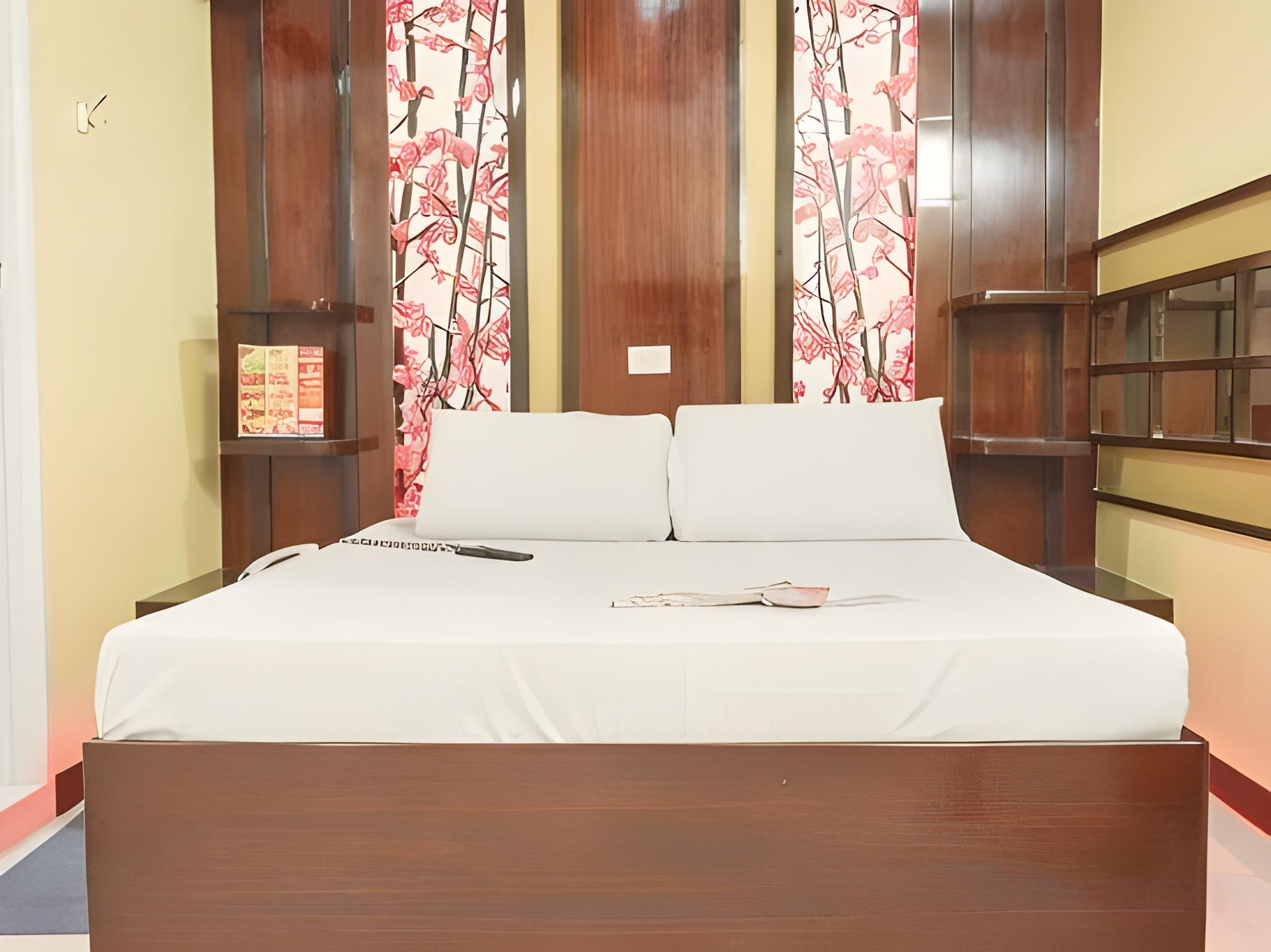 Executive, Double Bed, No Window, Hotel Sogo Wood Street Pasay 2/2