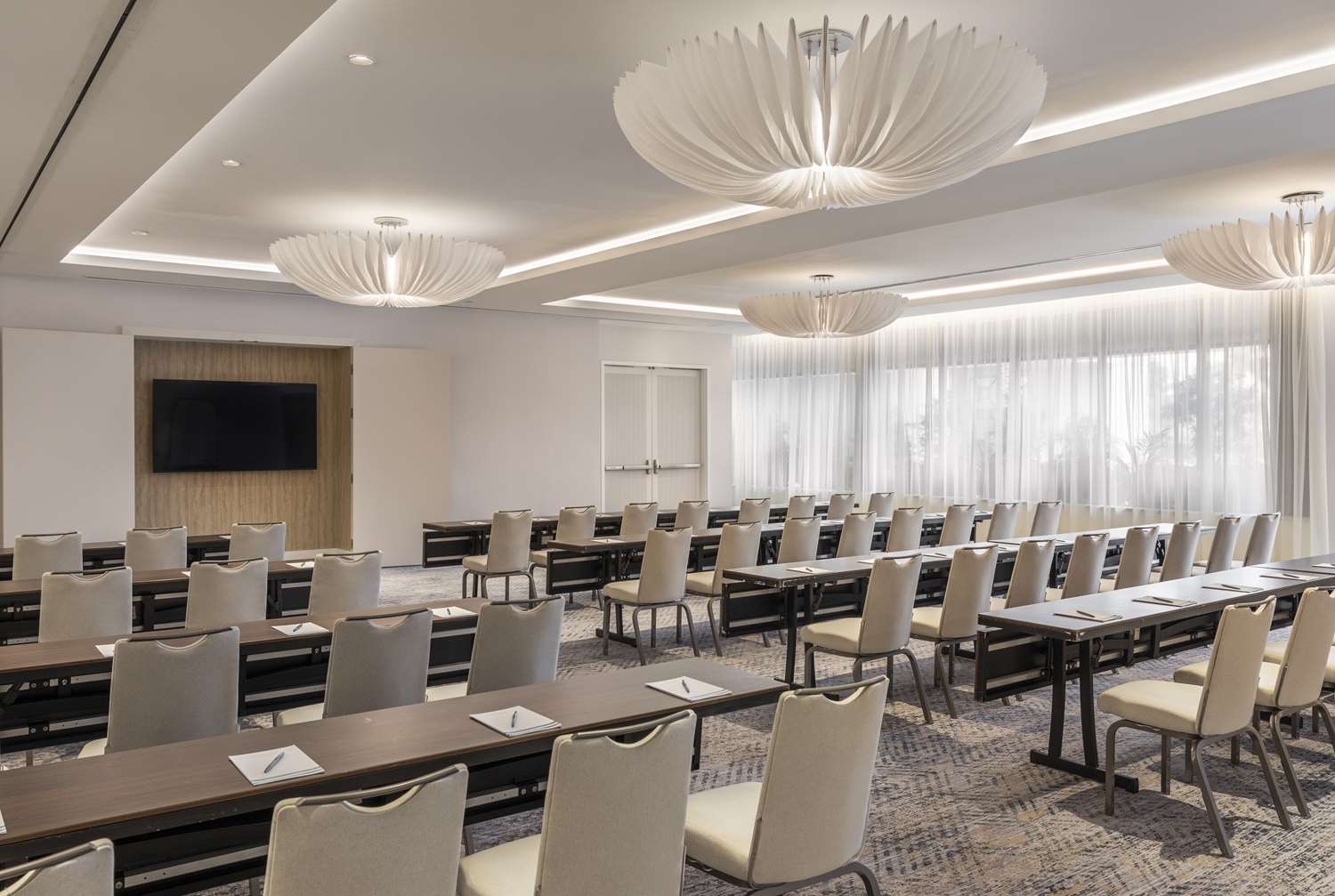 The Singer Oceanfront Resort, Curio Collection by Hilton 51/56