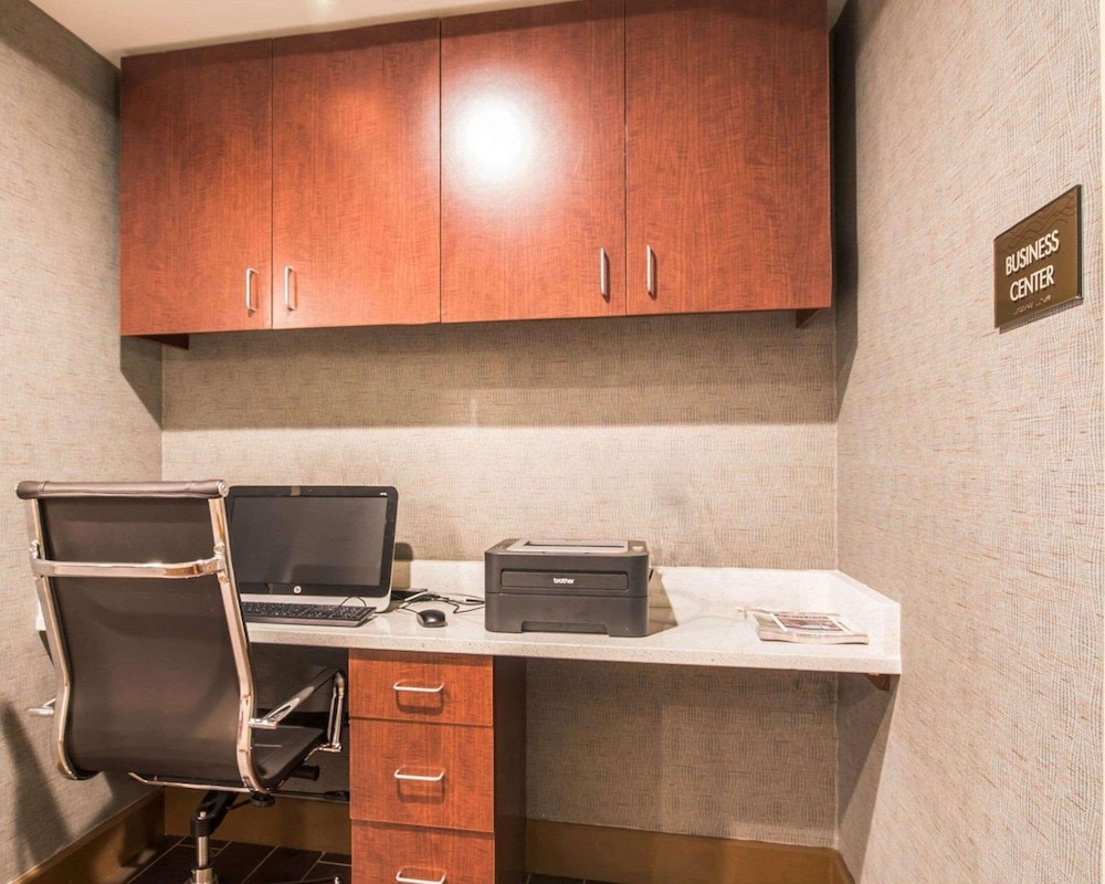 Comfort Inn & Suites Brattleboro I-91 41/47