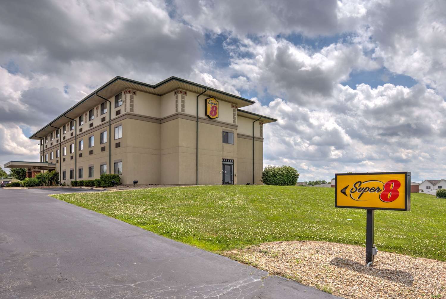 Super 8 by Wyndham Waterloo 9/13