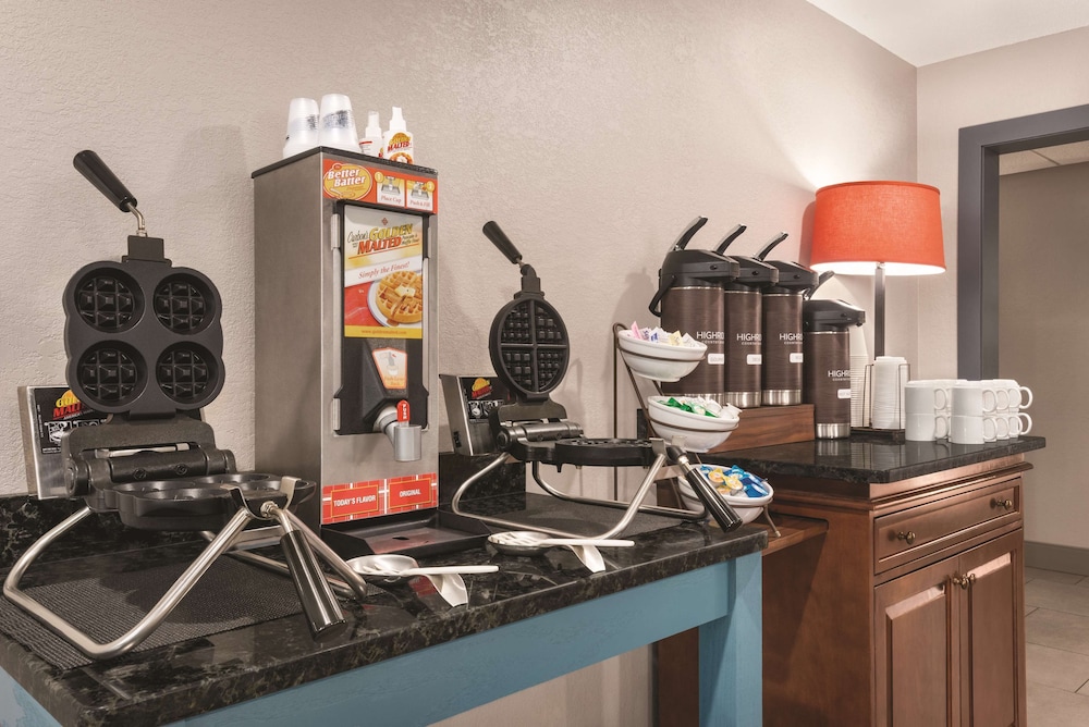 Country Inn and Suites By Radisson Cottage Grove MN 24/32