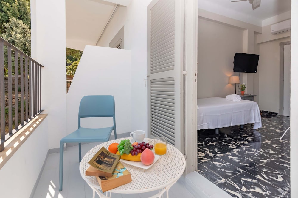 Boutique Hostal Oriola 36/50