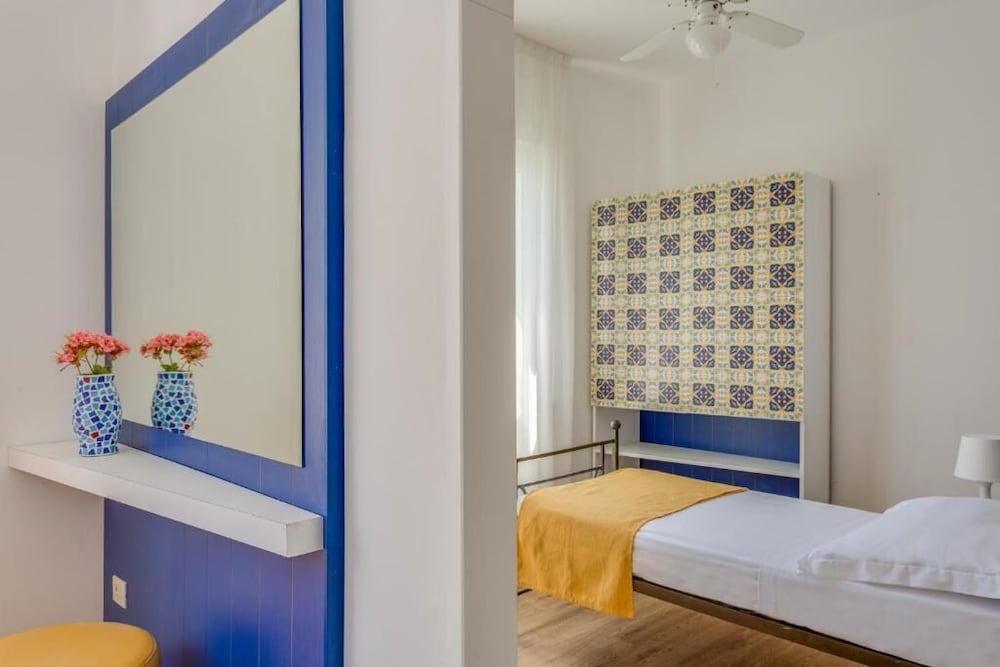 غرفة اقتصادية بسرير فردي بإطلالة على البحر، Hotel Torre Dei Borboni 3/9
