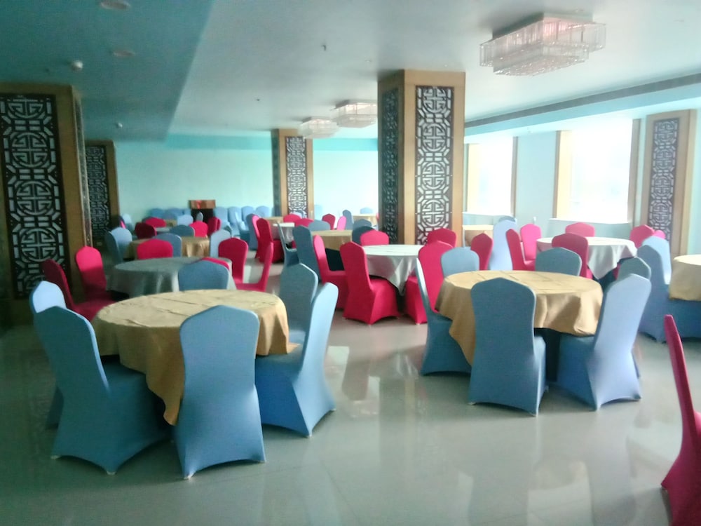 Aristocrat Hotel 35/40